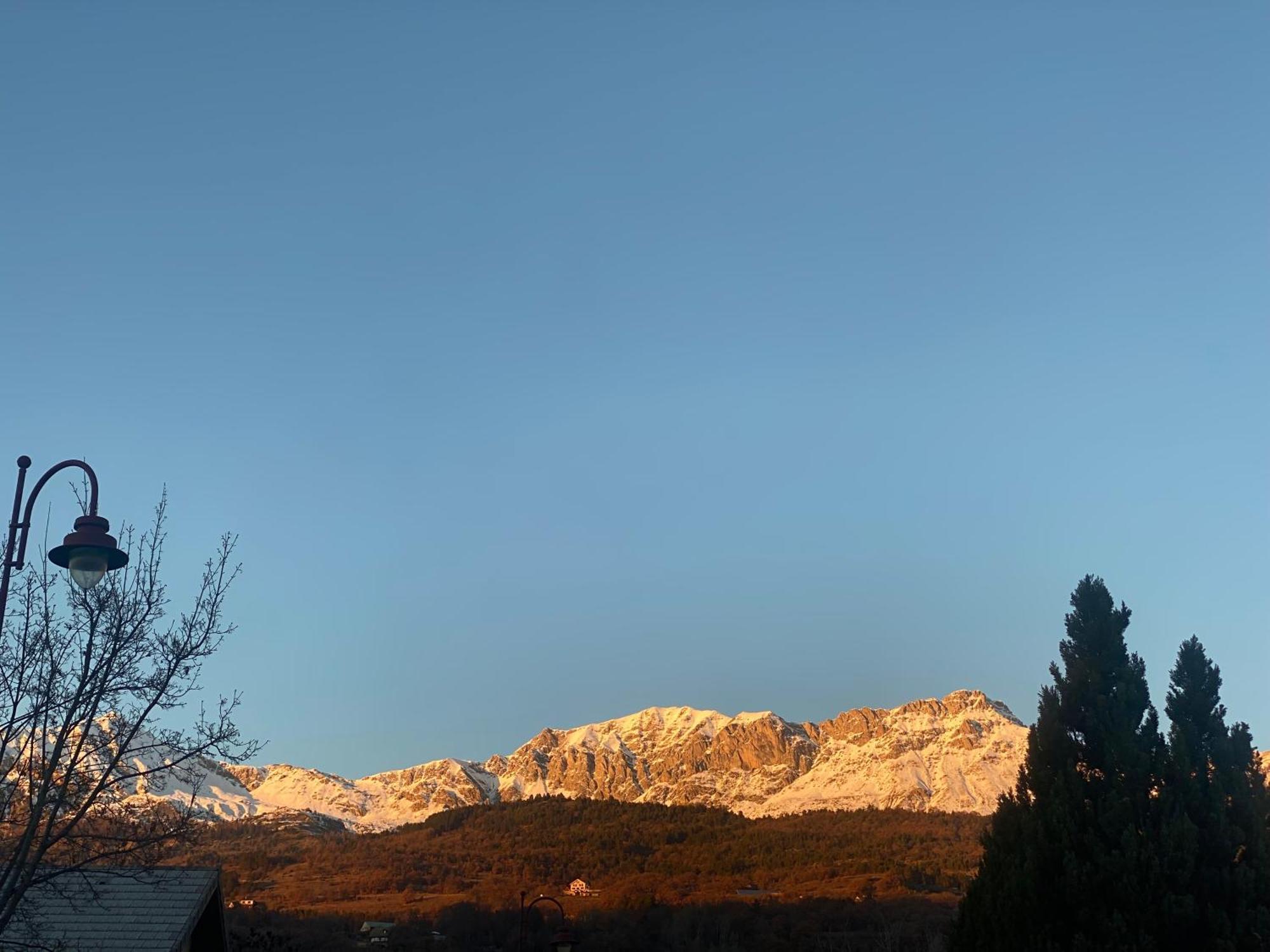 Les Apparts De La Tourronde Chorges Bagian luar foto